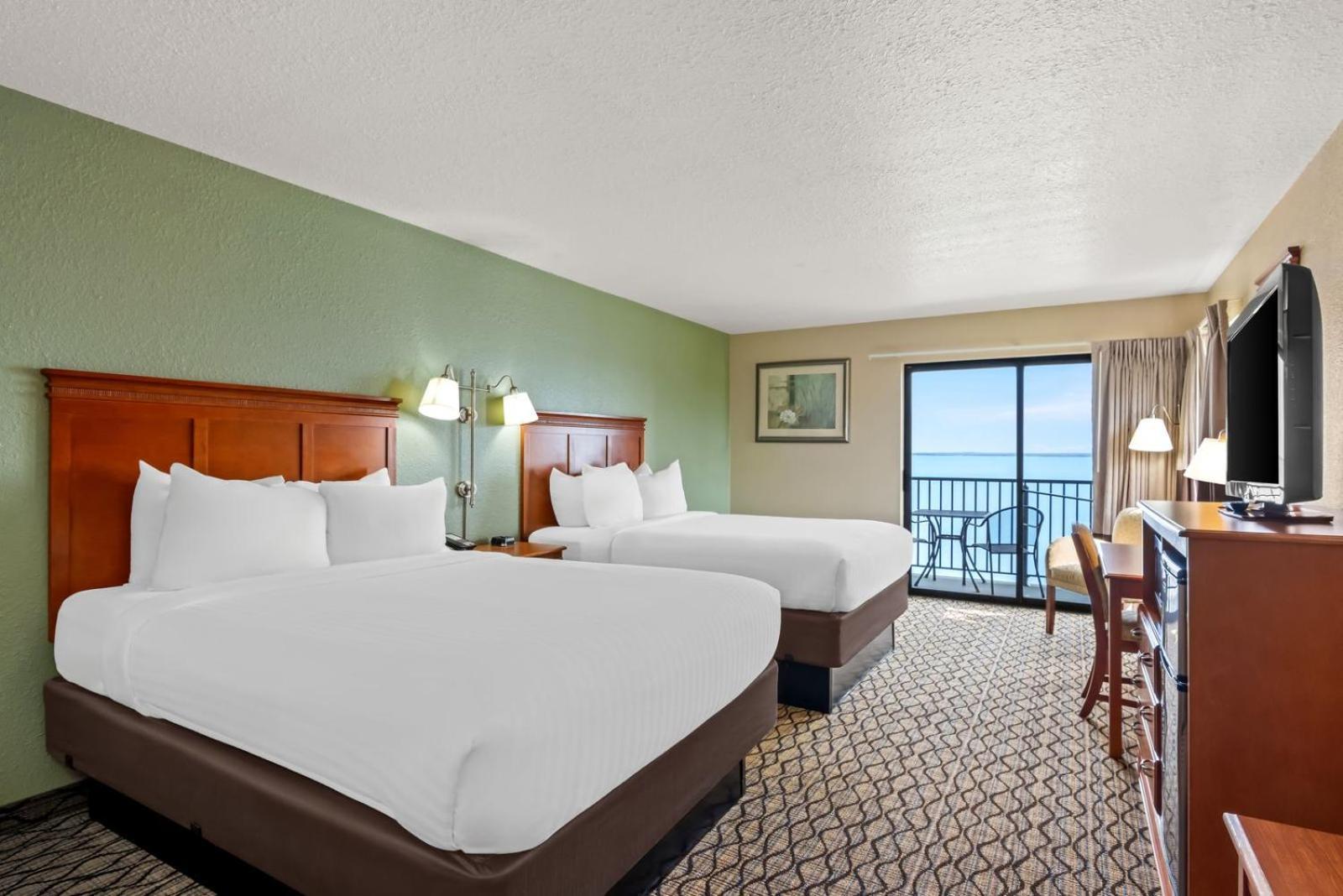 Beachfront Hotel Houghton Lake