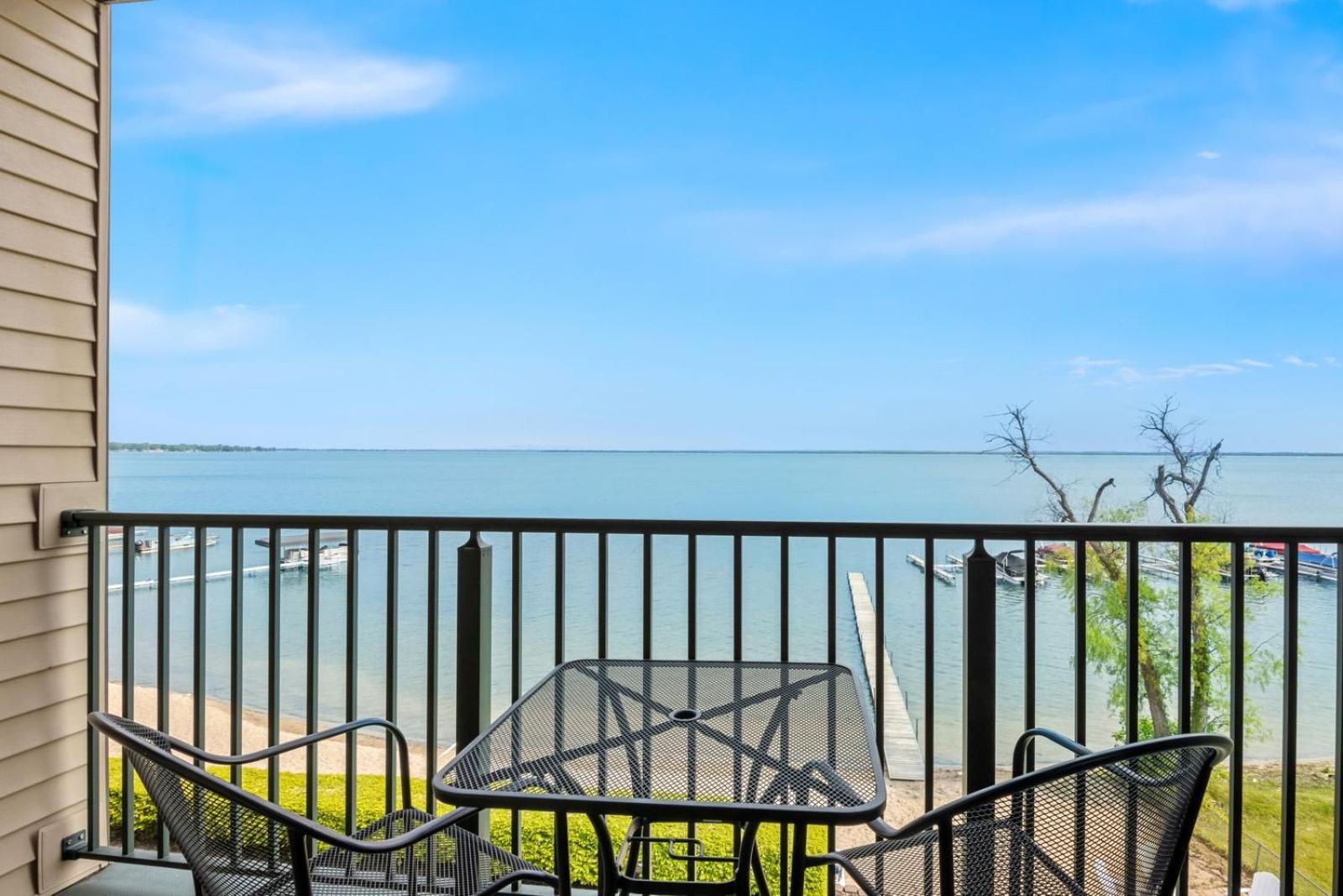 Beachfront 3* Houghton Lake