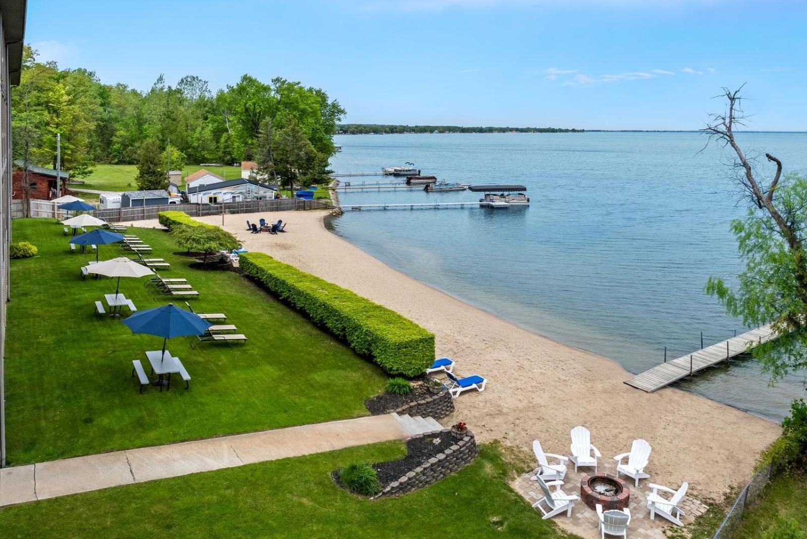 Beachfront 3* Houghton Lake